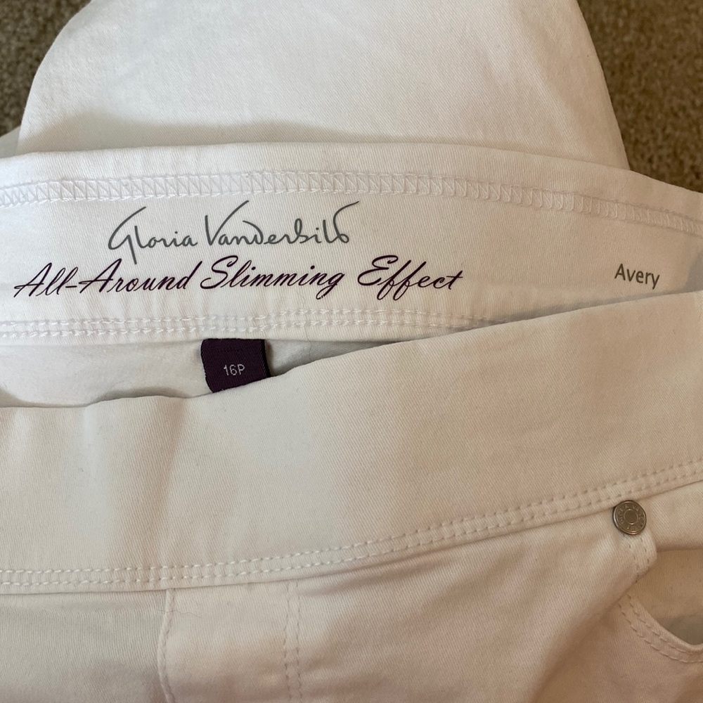 Gloria Vanderbilt Shorts - Picture 3 of 6
